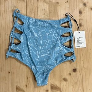 Acacia swimwear Queens bottom in Mo’orea